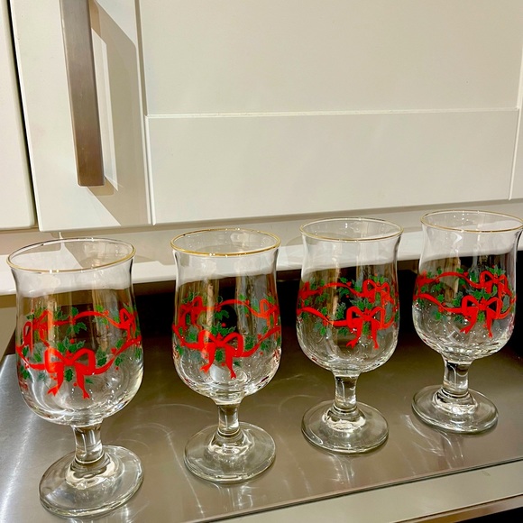 Vintage Christmas Holly Libbey Glasses - Picture 1 of 2